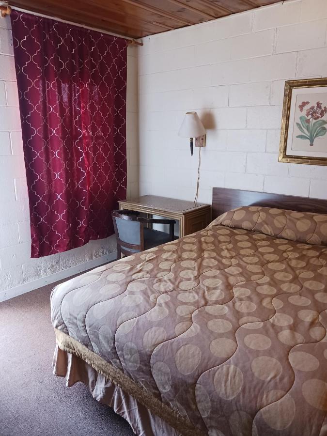 White Pine Motel Эли Экстерьер фото
