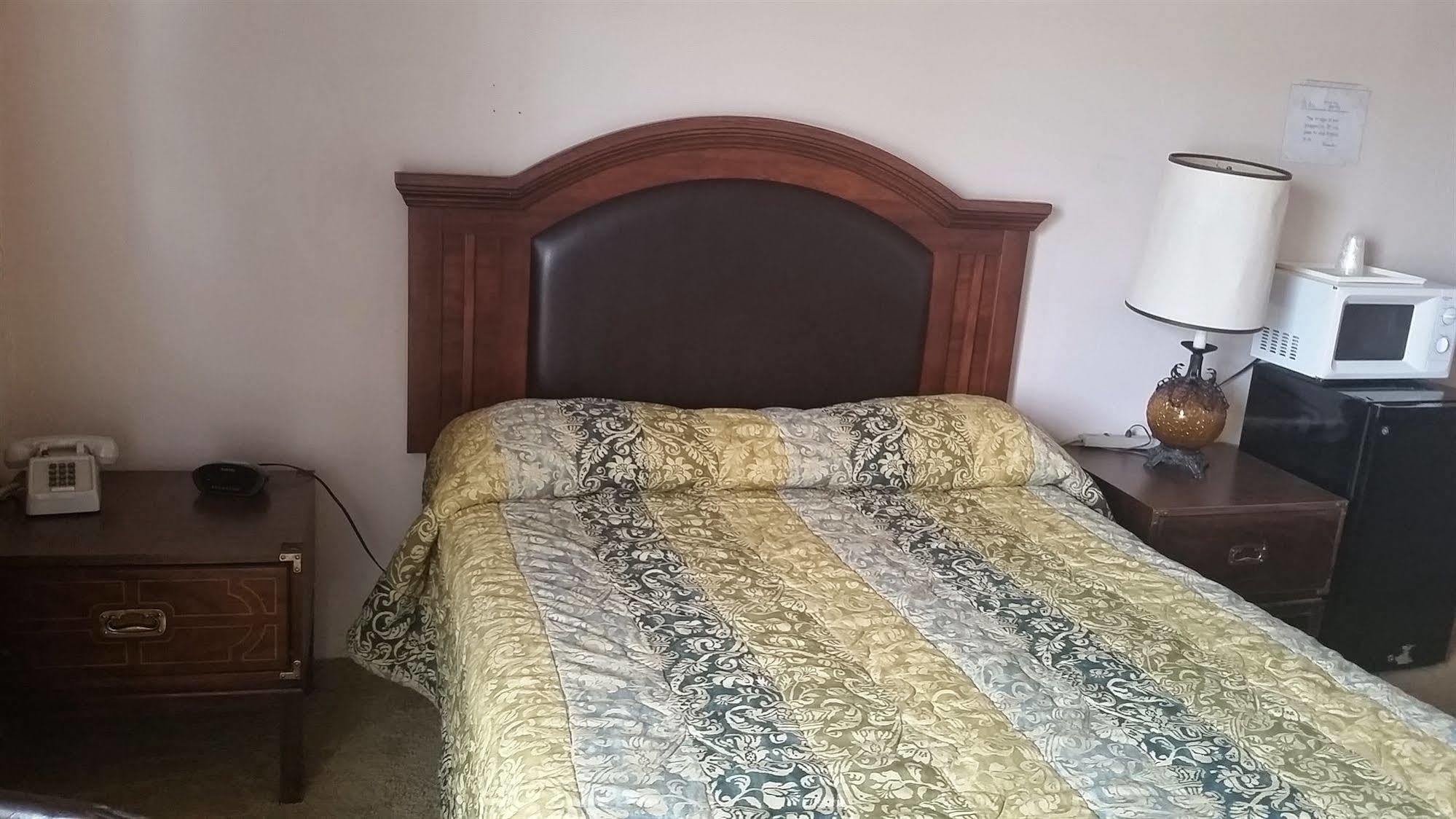 White Pine Motel Эли Экстерьер фото